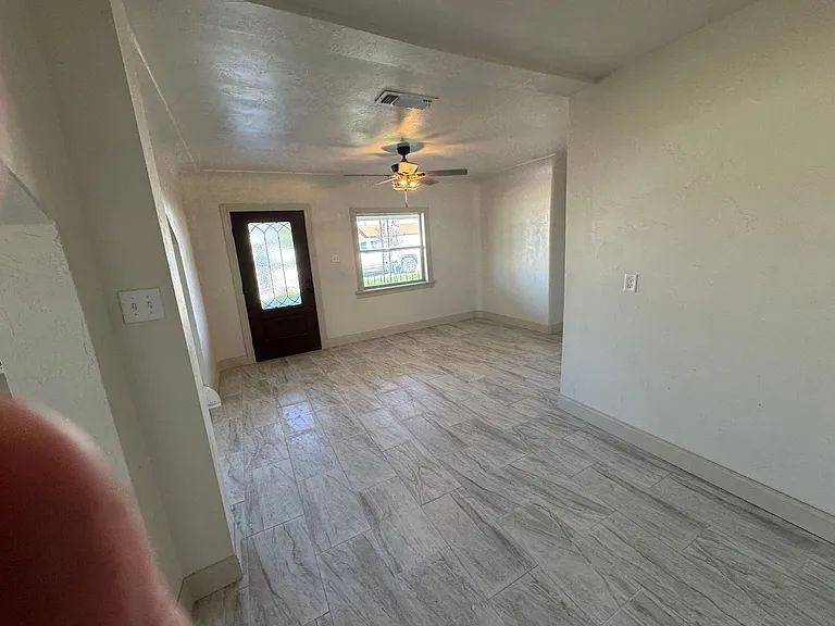 2607 Davis St — Photo 2