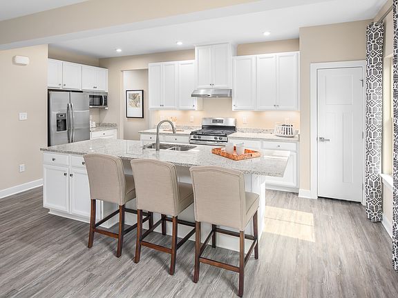 4th image of 916 Walker Ridge Way