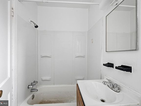 3rd image of 923 1st St
