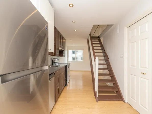 1363 Clyde Ave #414, West Vancouver, BC V7T 2W9