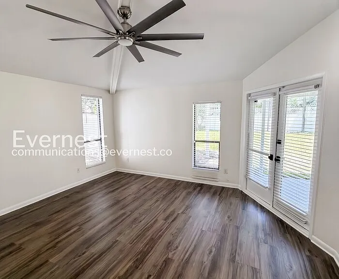 1915 W Orient St — Photo 15