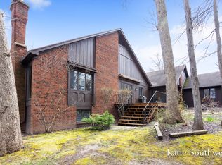 3134 E Gatehouse Dr SE, Grand Rapids, MI 49546