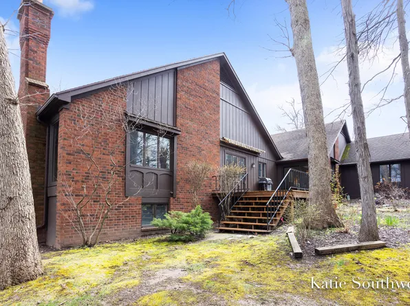 3134 E Gatehouse Dr SE, Grand Rapids, MI 49546