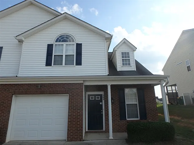 3 bed, 2.5 bath, 1400 sqft, $1,730 — Photo 1
