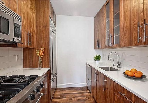3rd image of 88 Greenwich St APT 3102