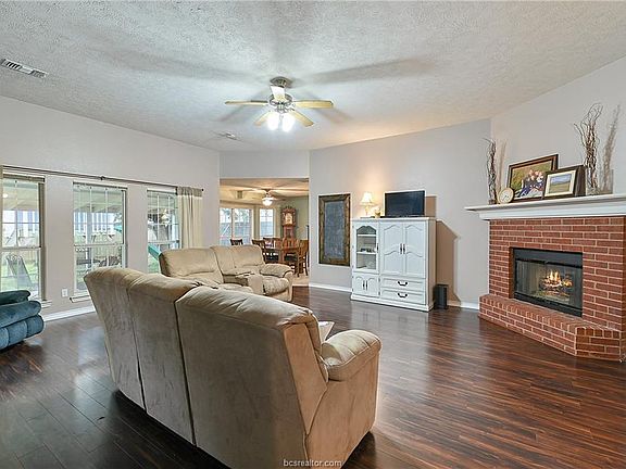 2nd image of 1410 Kernstown Ln