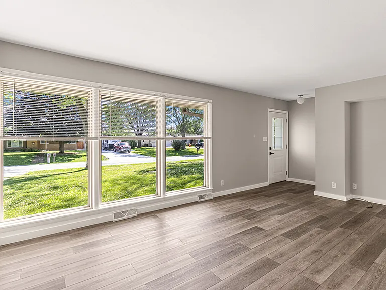 N58W18330 Juniper Ln — Photo 4