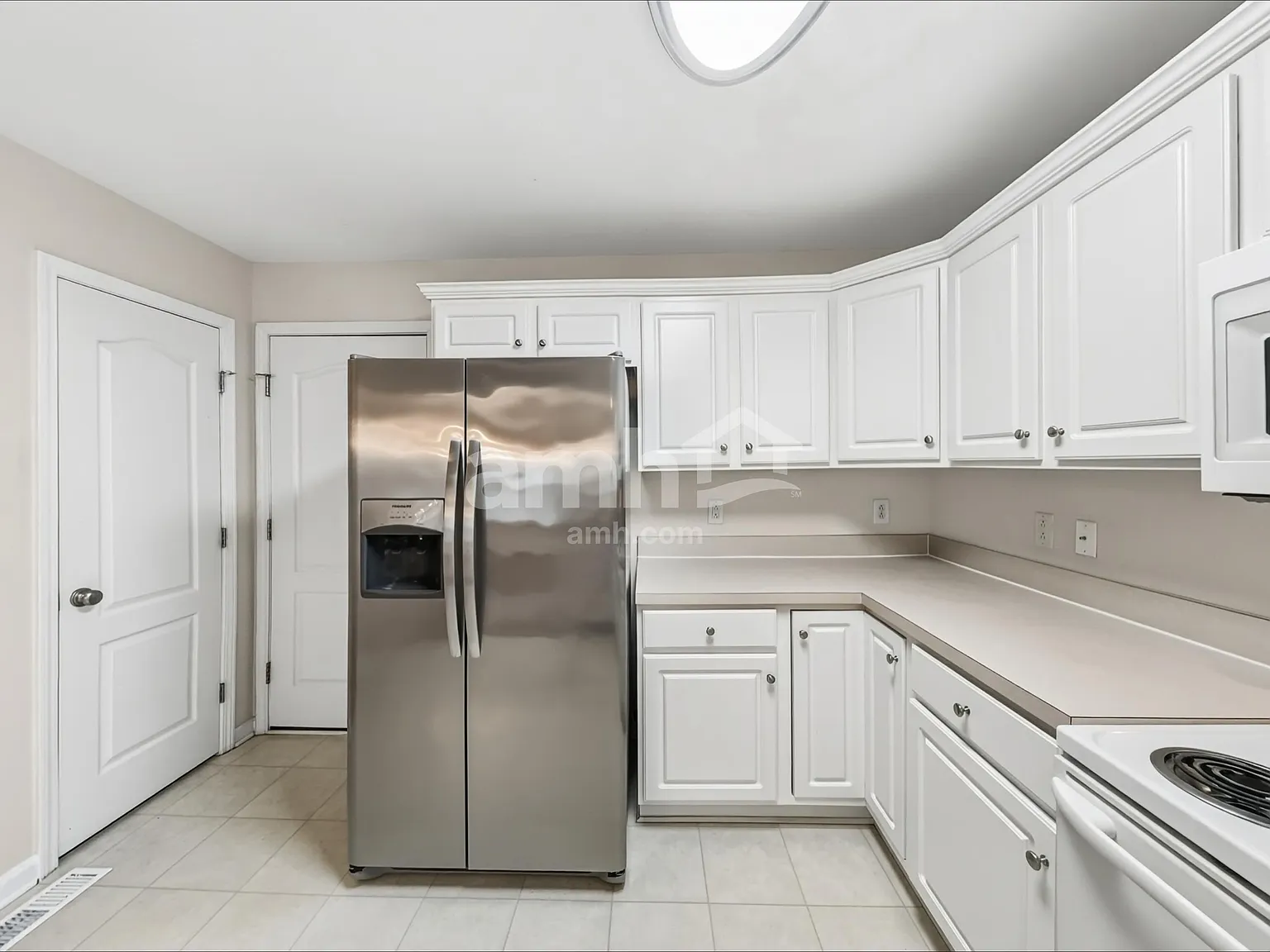 3 bed, 2.5 bath, 1925 sqft, $2,310 — Photo 4