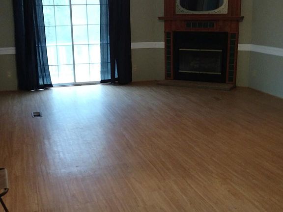 Large living room and gas fire logs. Back deck