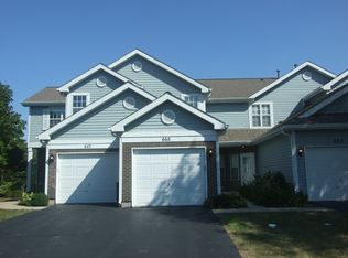 665 Woodhaven Dr, Mundelein, IL 60060