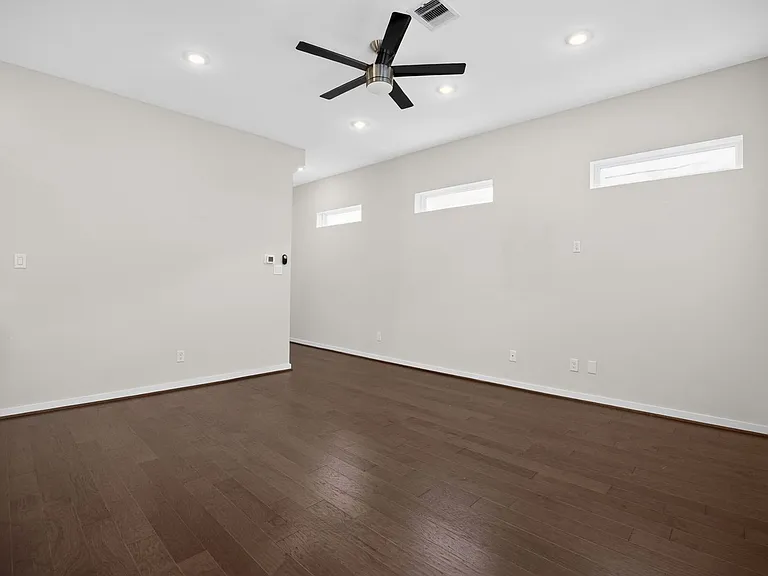 619 Thornton Oaks Ln — Photo 2