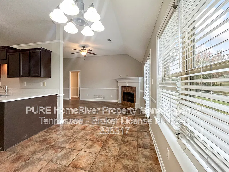 3 bed, 2.0 bath, 1310 sqft, $1,745 — Photo 4