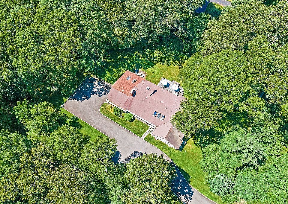 1st image of 2 Victorian Ln