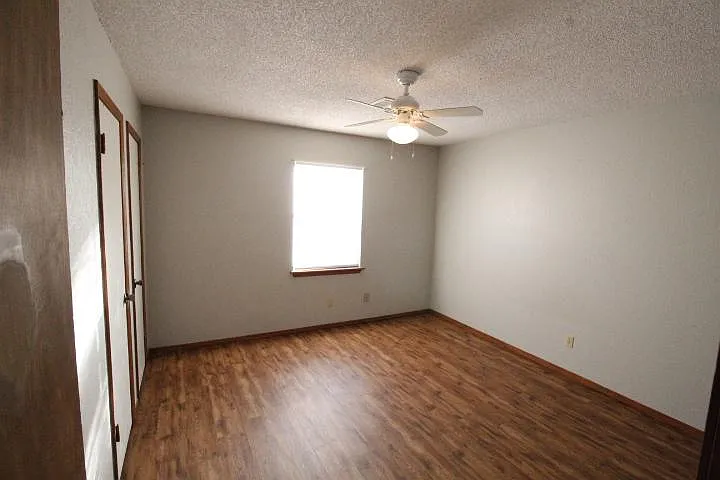 718 Swan Lake Rd — Photo 6