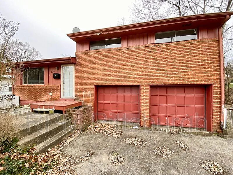 578 Firethorne Dr photo 1