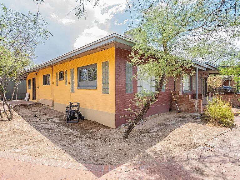 1104 E. Waverly St. — Photo 9