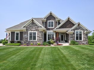 W261N6075 Bracklyn Dr, Sussex, WI 53089