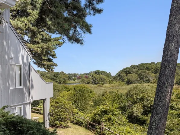 40 Hidden Cove Rd, Oak Bluffs, MA 02557