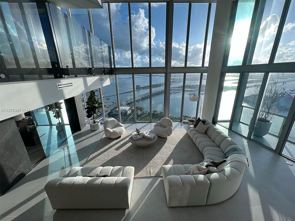 洋書 PISOS PILOTO-MODEL APARTMENTS PISO PILOTO SALSA INMOBILIARIA - Shabby-chic Style - Bedroom