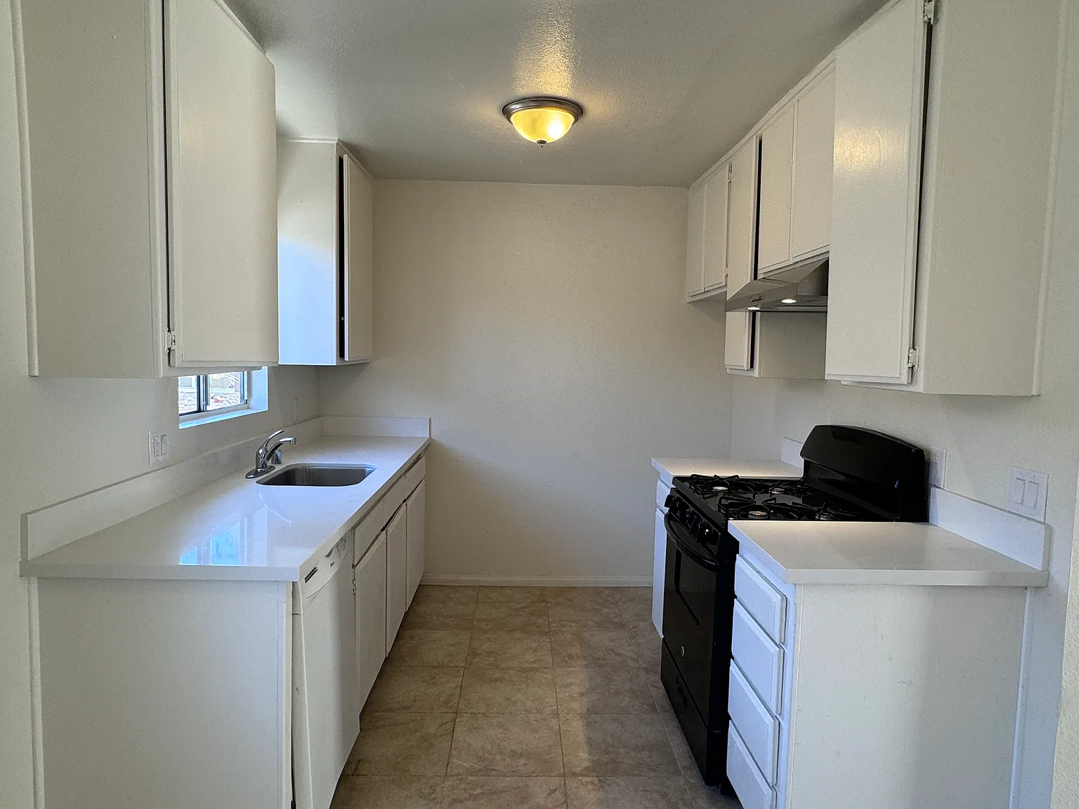 2 bed, 998 sqft, $2,096 — Photo 1