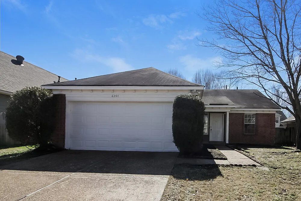3 bed, 2.0 bath, 1248 sqft, $2,300 — Photo 1