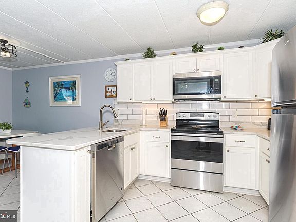 3rd image of 17 70th St Unit 18