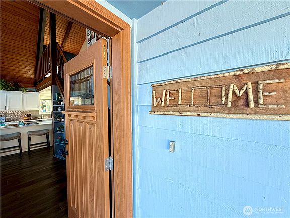 2nd image of 331 Harbor View Loop SE