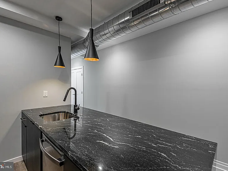 526 Brown St #304 — Photo 4