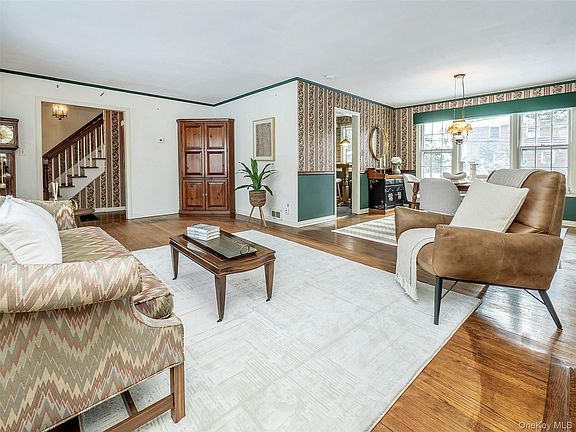 3rd image of 24 Orchard Farm Road