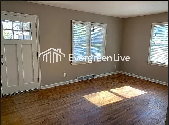 6616 S 30th St — Photo 3