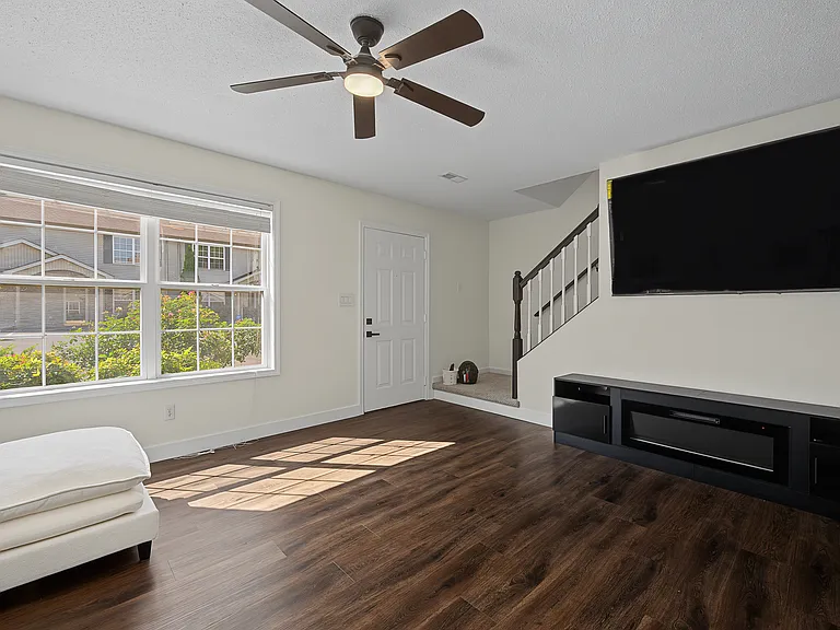 3209 Quiet Way — Photo 4