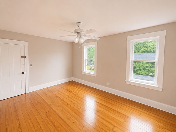 4th image of 182 Grove St #4