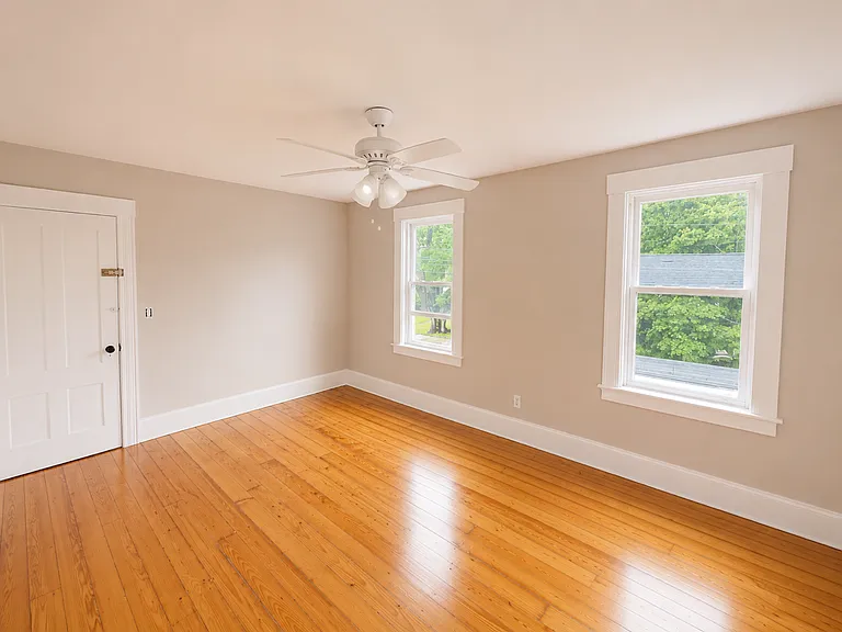 182 Grove St — Photo 3