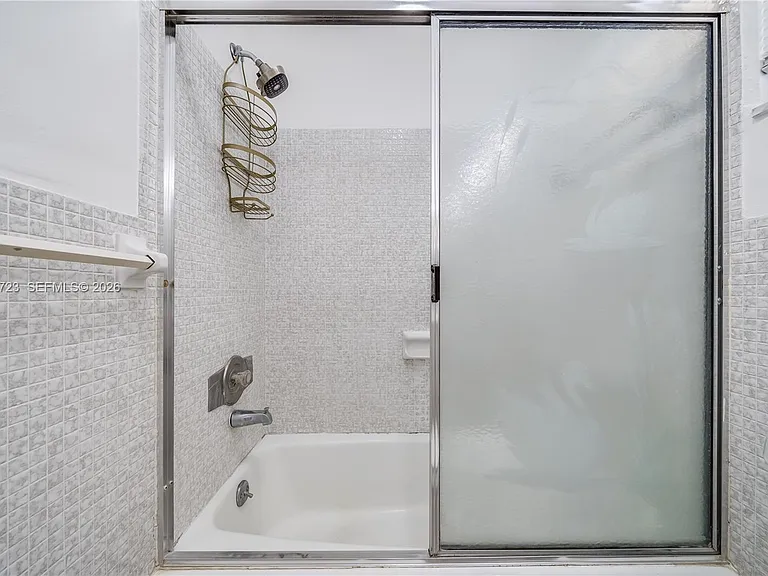 2880 NE 203rd St #34B — Photo 9