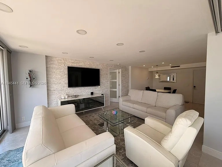 531 N Ocean Blvd #404 — Photo 1