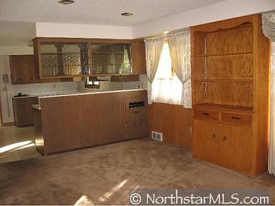 4th image of 521 Liberty St