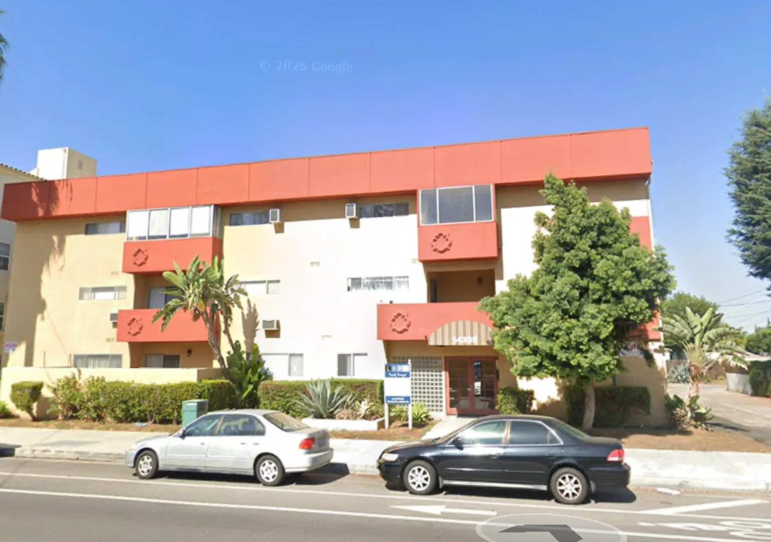 14335 Burbank Bl (9915) — Photo 1