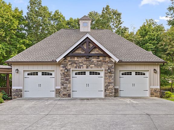 3rd image of 392 Tunnie Point