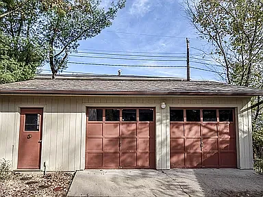 Building Photo - 921 S Eastside Dr