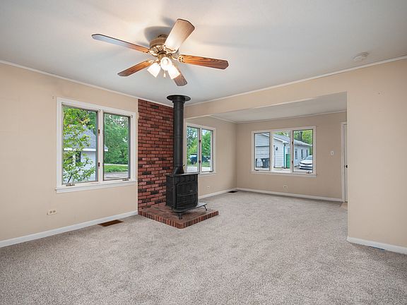 4th image of 39431 N Oak Ave