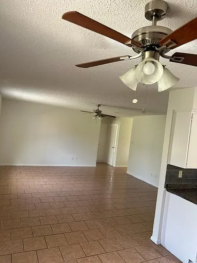 709 Campbell Ln — Photo 10