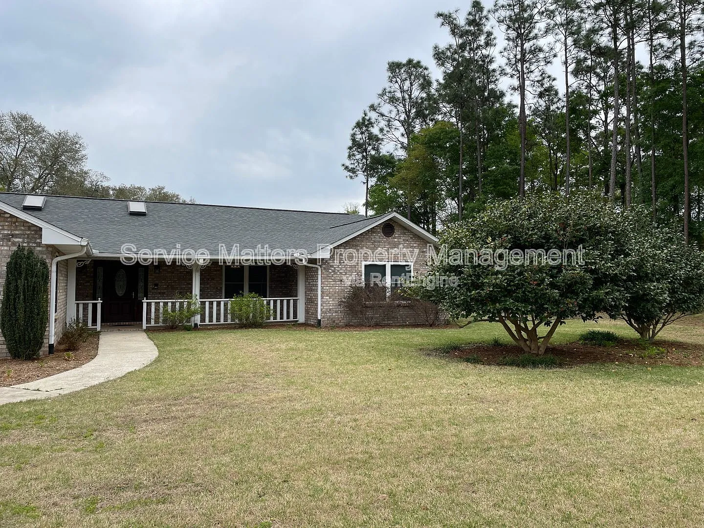 3 bed, 3.0 bath, 2754 sqft, $2,300 — Photo 2