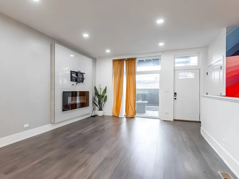 1812 N Sawyer Ave #1R — Photo 6
