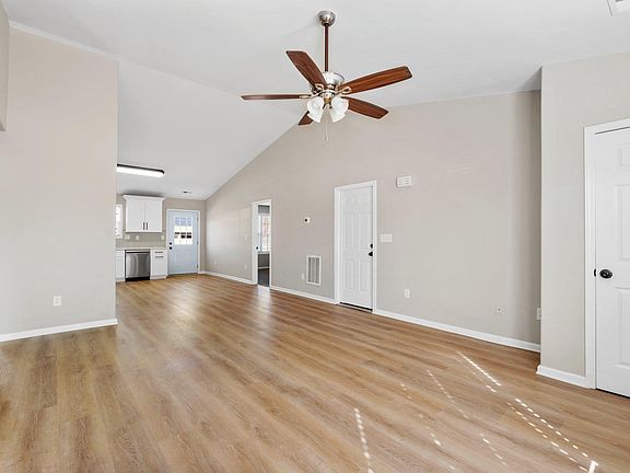 3rd image of 17 Picardy Dr