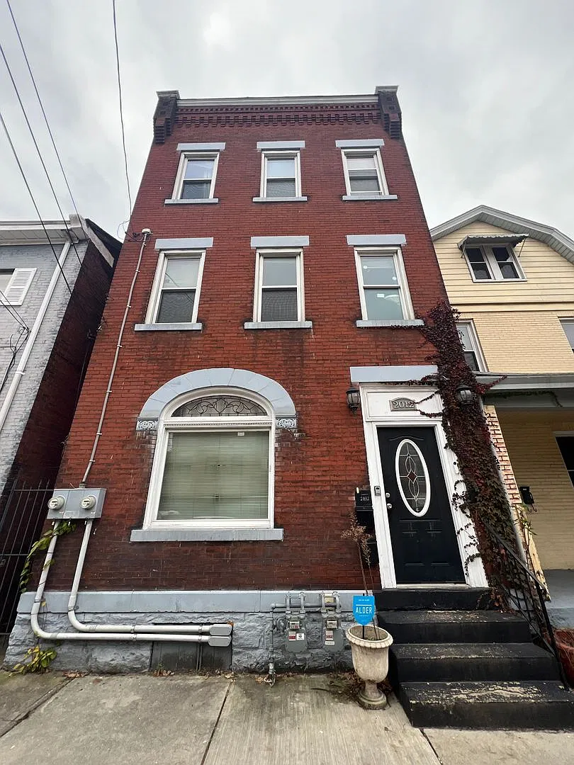 2012 Sarah Street — Photo 1