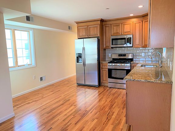 5th image of 1025 Olympia Blvd