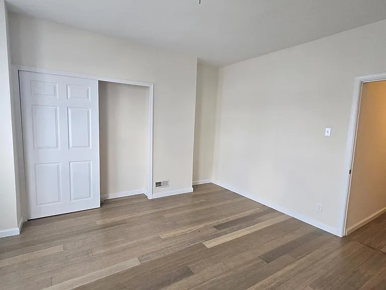 5630 Addison St — Photo 12