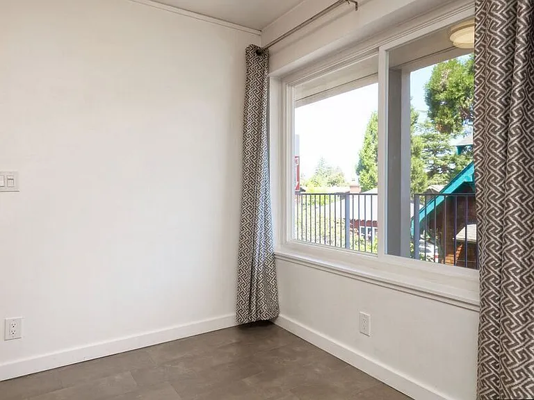 2828 College Ave — Photo 33