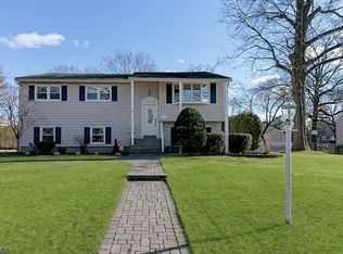 190 Acorn Dr, Clark, NJ 07066