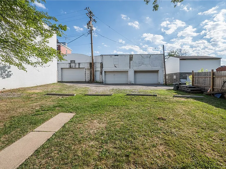360 Duncan Ave — Photo 16